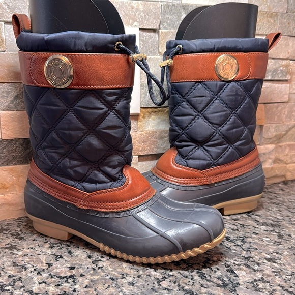 Tommy Hilfiger women’s winter quilted  duck boots 7 - Picture 1 of 14